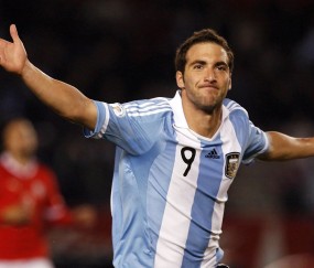 开云官方官网 -领先优势明显首场状态出色，雄鹿观众沸腾！，JackeyLove重返赛场气势如虹延续