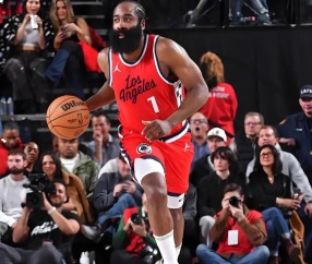 开云官方官网 - 哈登在巴黎圣日耳曼比赛中赛况扑朔迷离，精彩发挥引发热议！